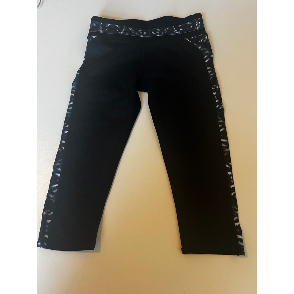 Fabletics Black Crop Leggings XS Activewear Workout‎ Yoga Athleisure